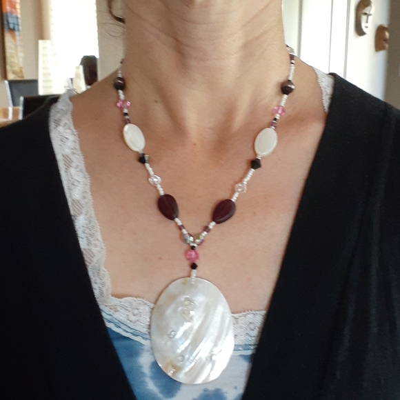 Beaded Necklace with Shell Pendant - Picture 6 of 6